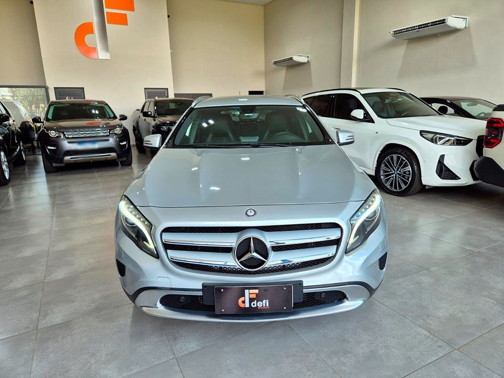 MERCEDES-BENZ GLA 200
