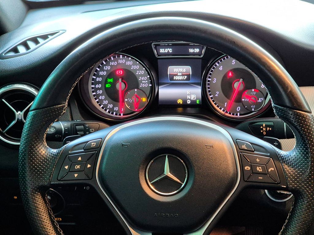 MERCEDES-BENZ GLA 200