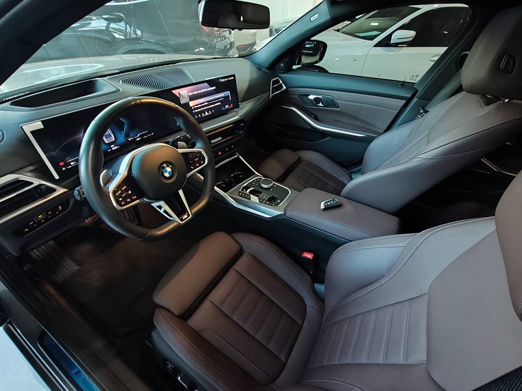 BMW 320i