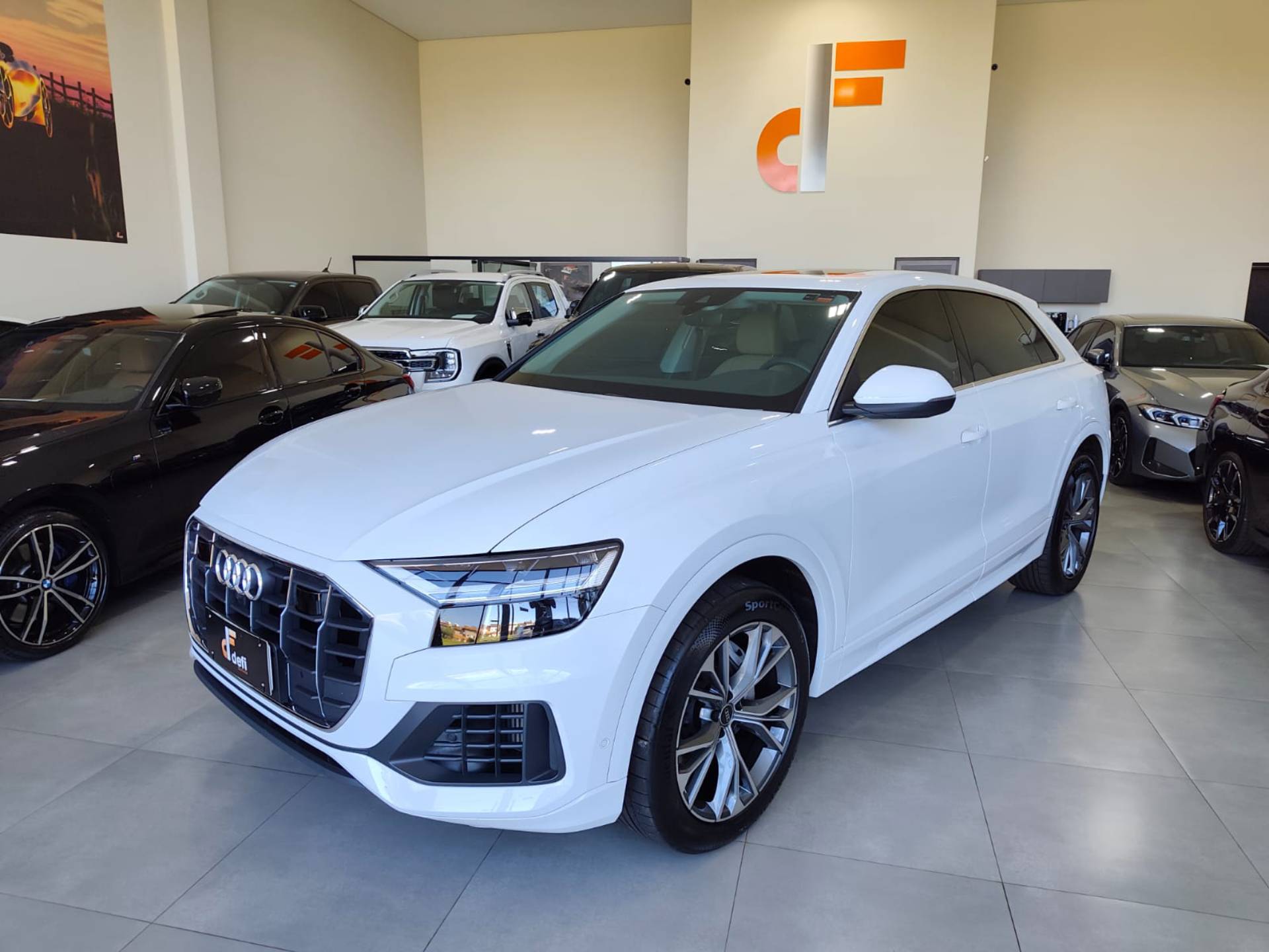 AUDI Q8