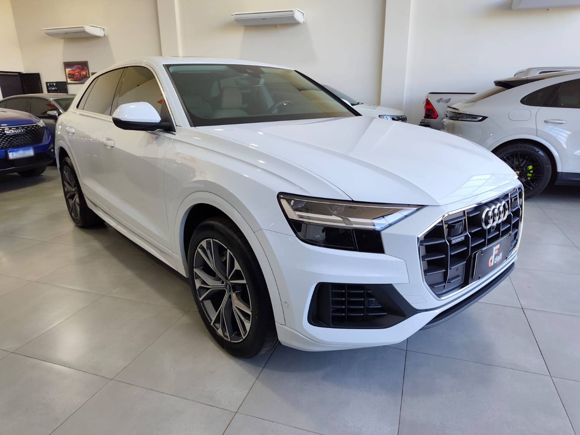 AUDI Q8