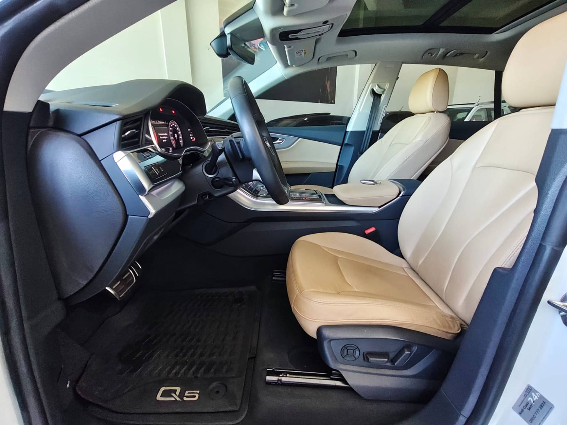 AUDI Q8