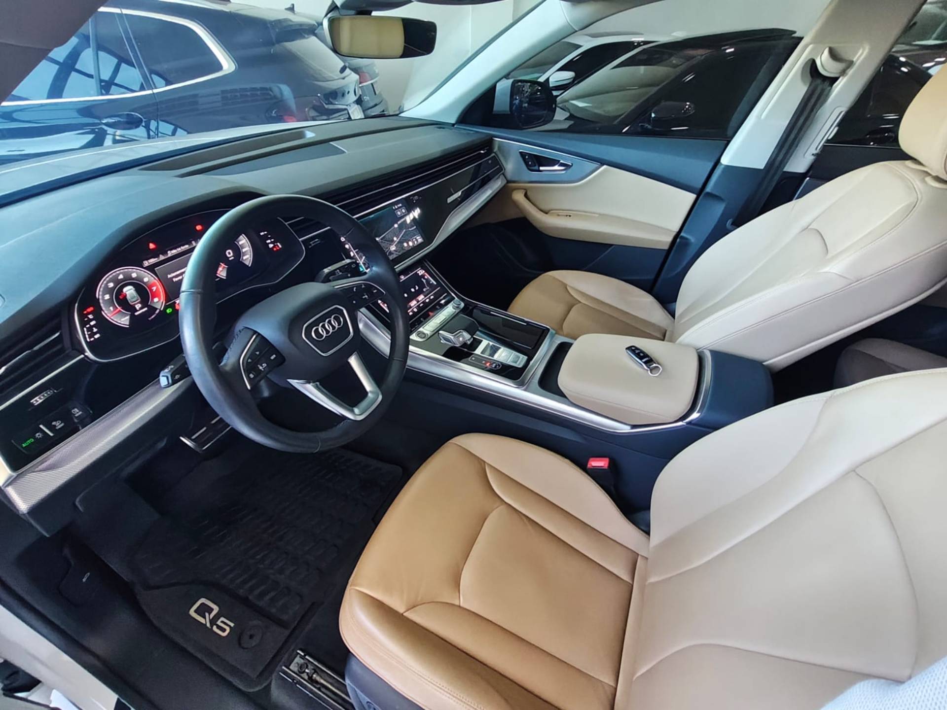 AUDI Q8