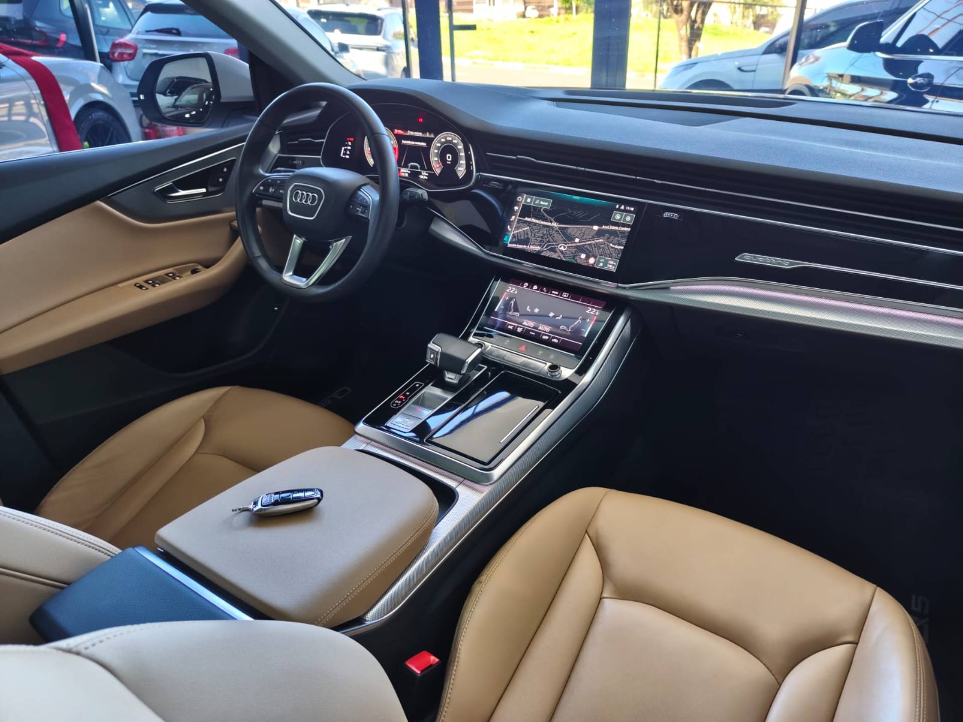 AUDI Q8