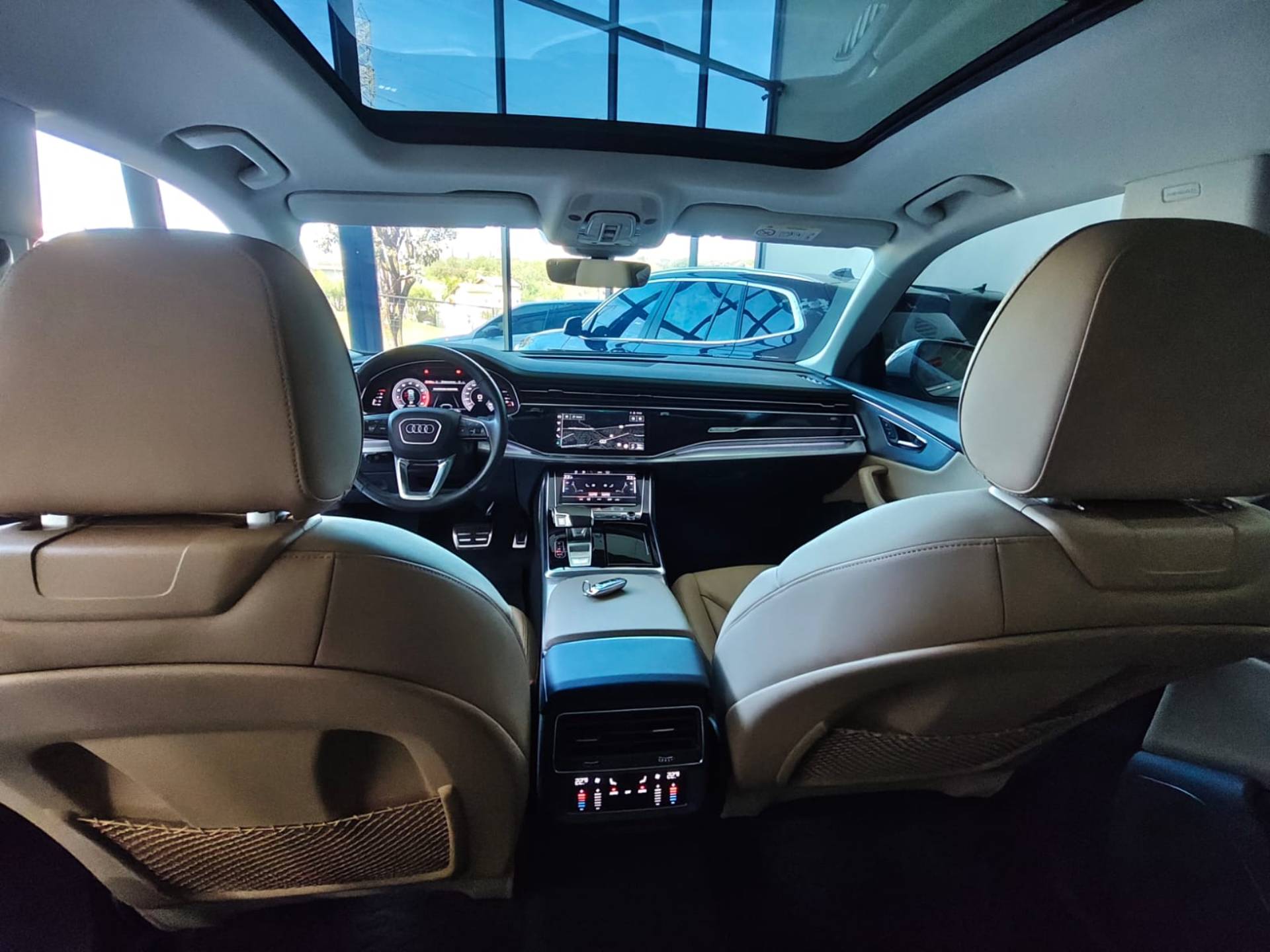 AUDI Q8