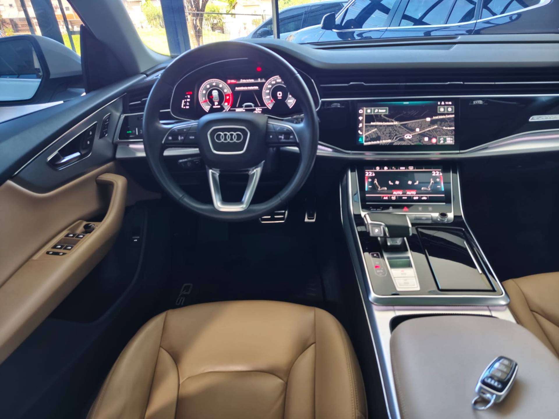 AUDI Q8