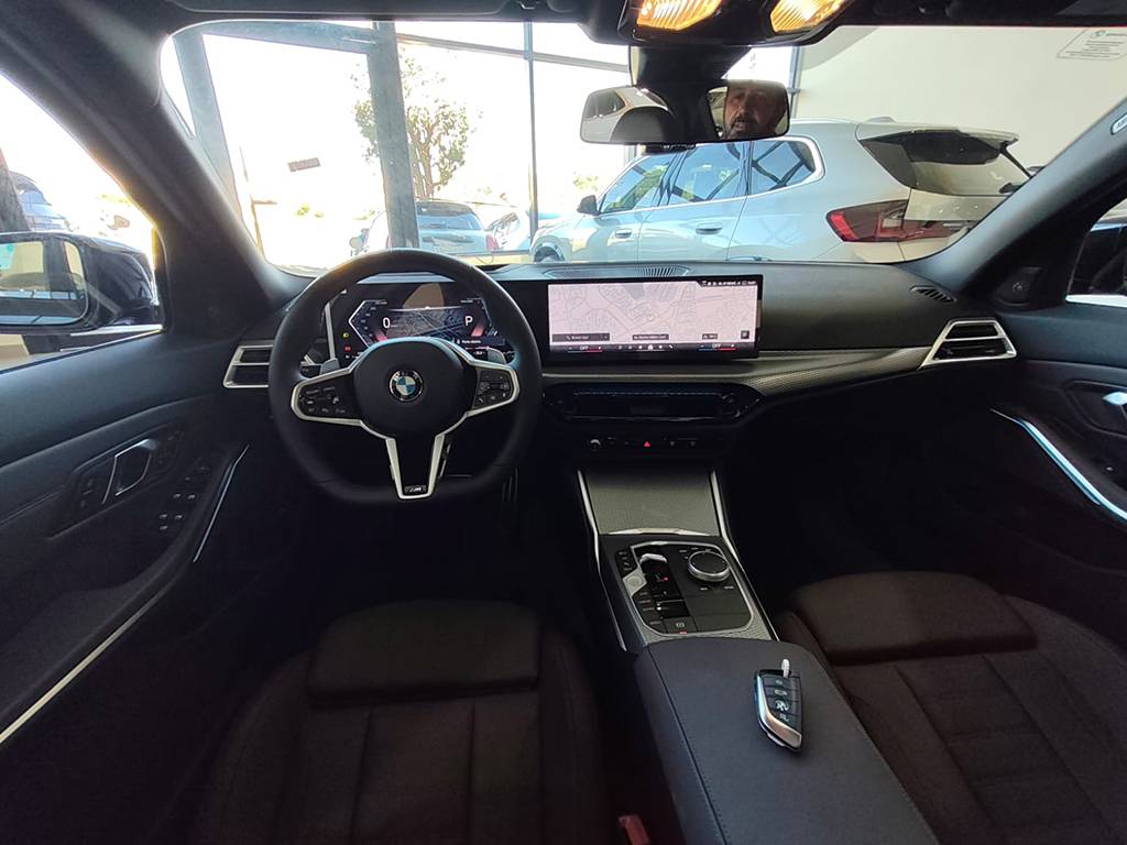 BMW 320i