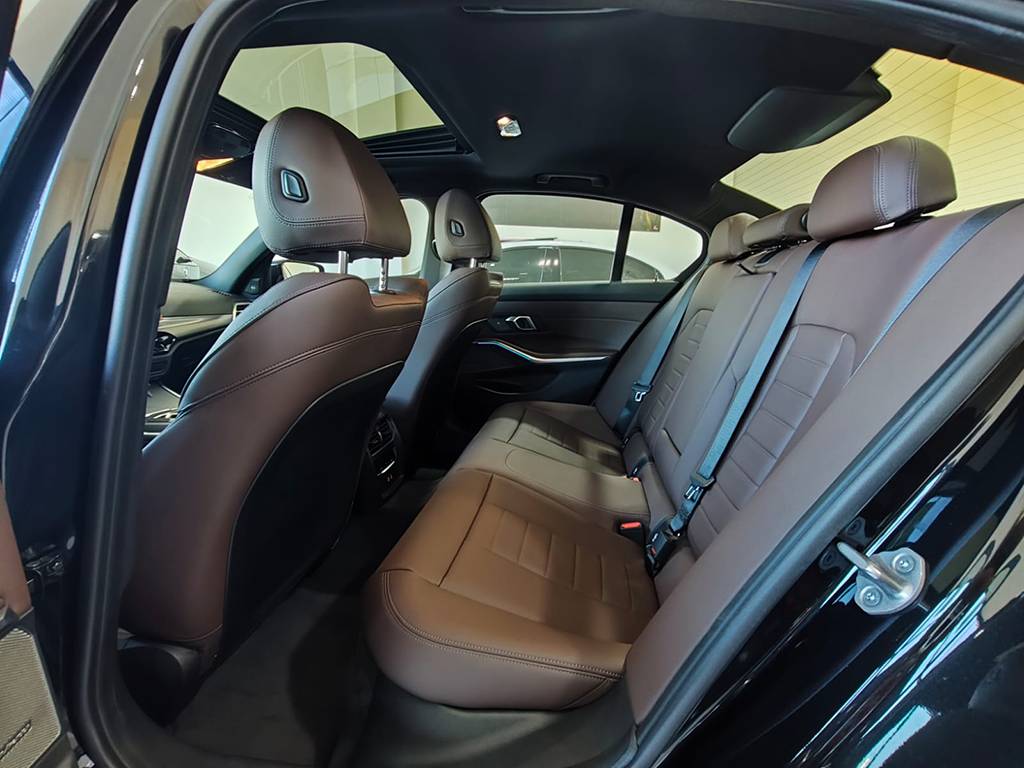 BMW 320i