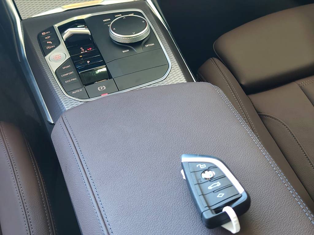 BMW 320i