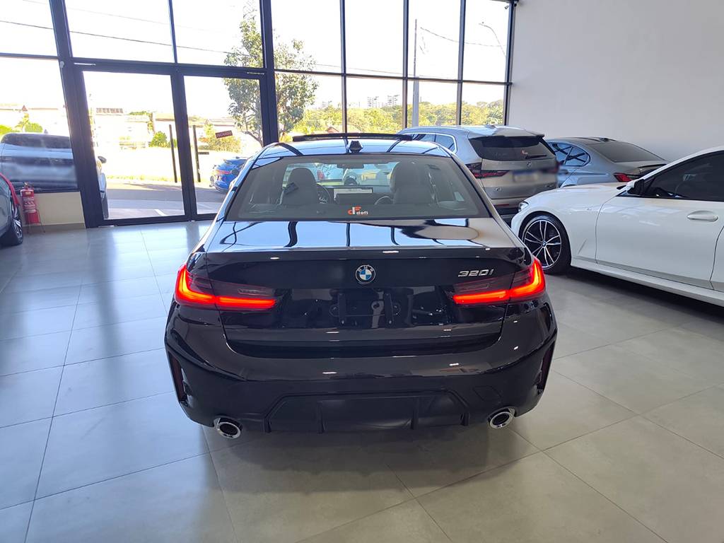 BMW 320i