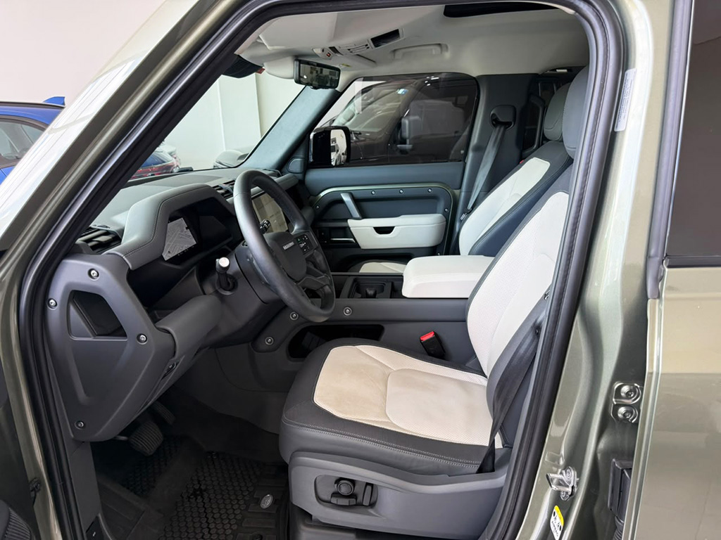 LAND ROVER DEFENDER