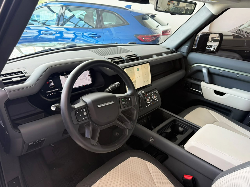 LAND ROVER DEFENDER