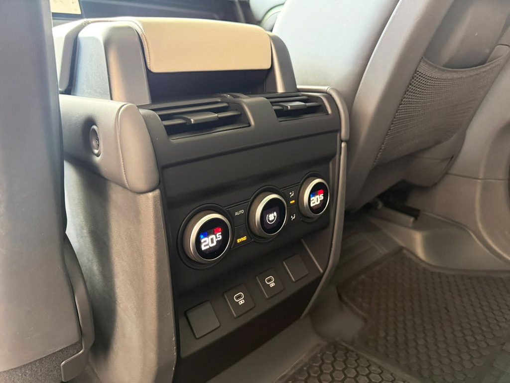 LAND ROVER DEFENDER