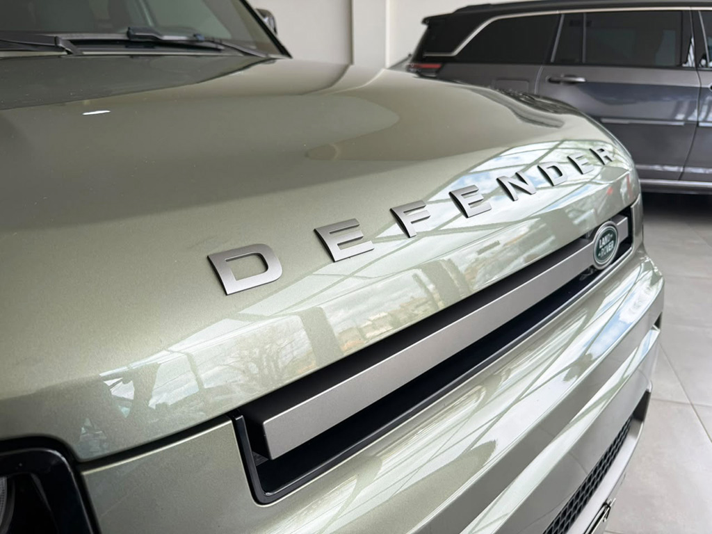 LAND ROVER DEFENDER