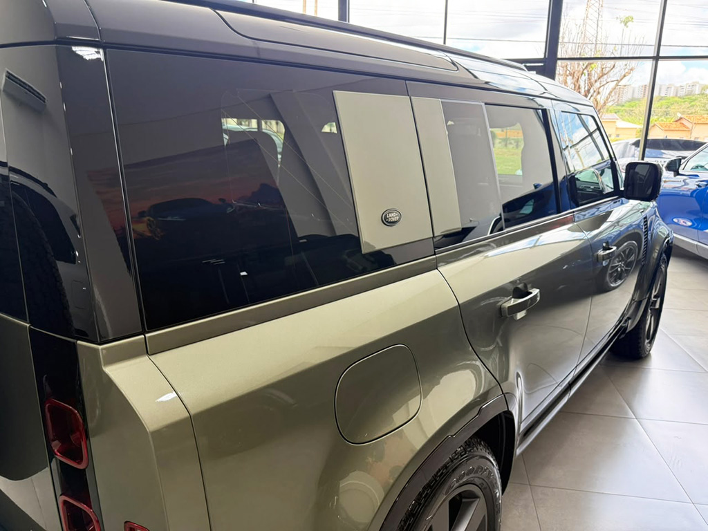 LAND ROVER DEFENDER