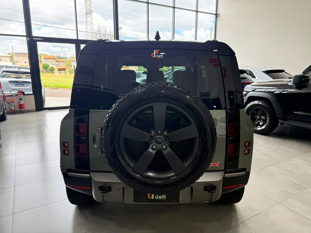 LAND ROVER DEFENDER