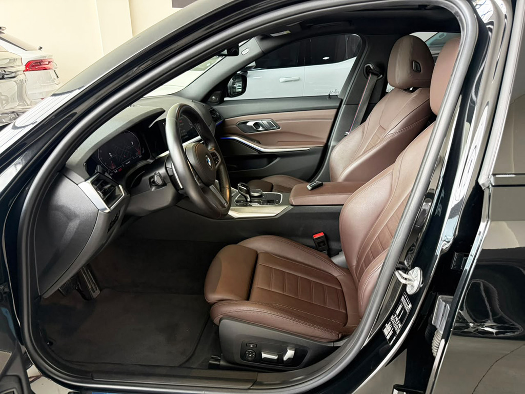 BMW 320i