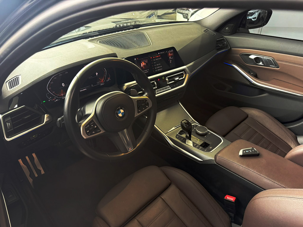 BMW 320i