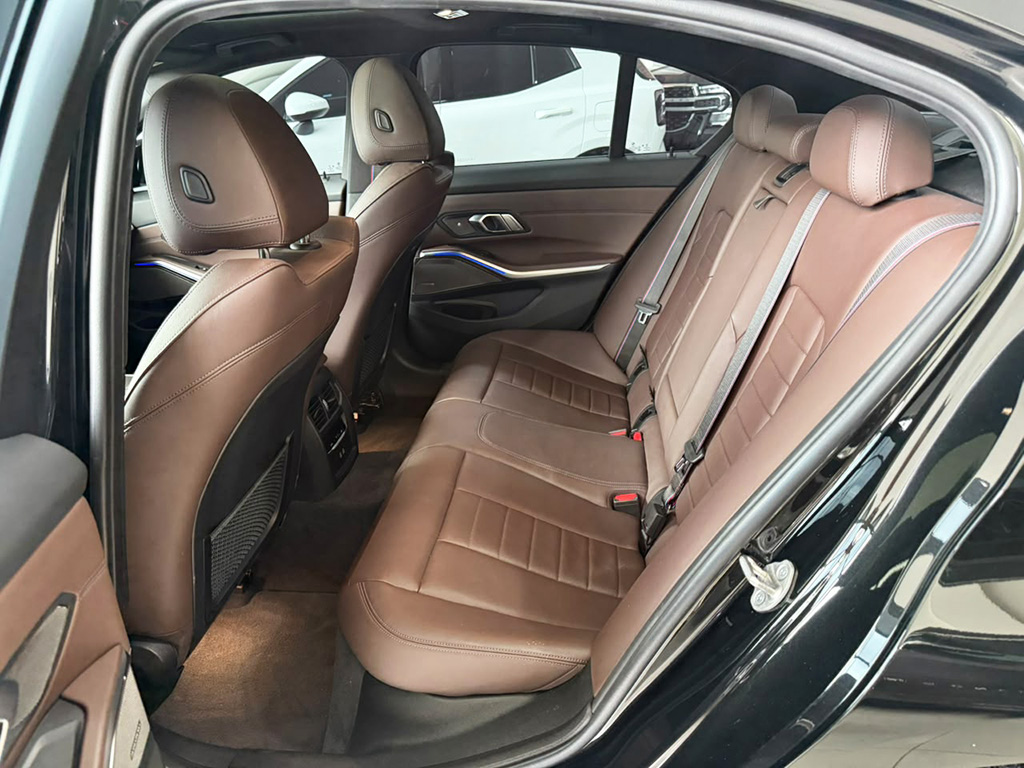 BMW 320i