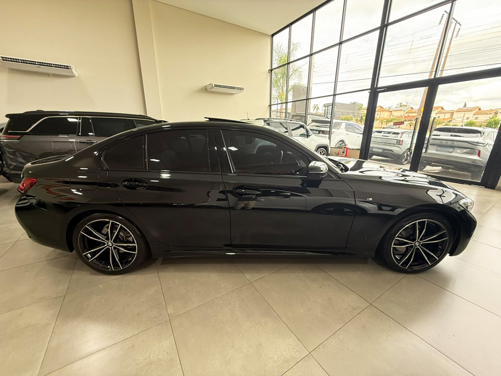 BMW 320i
