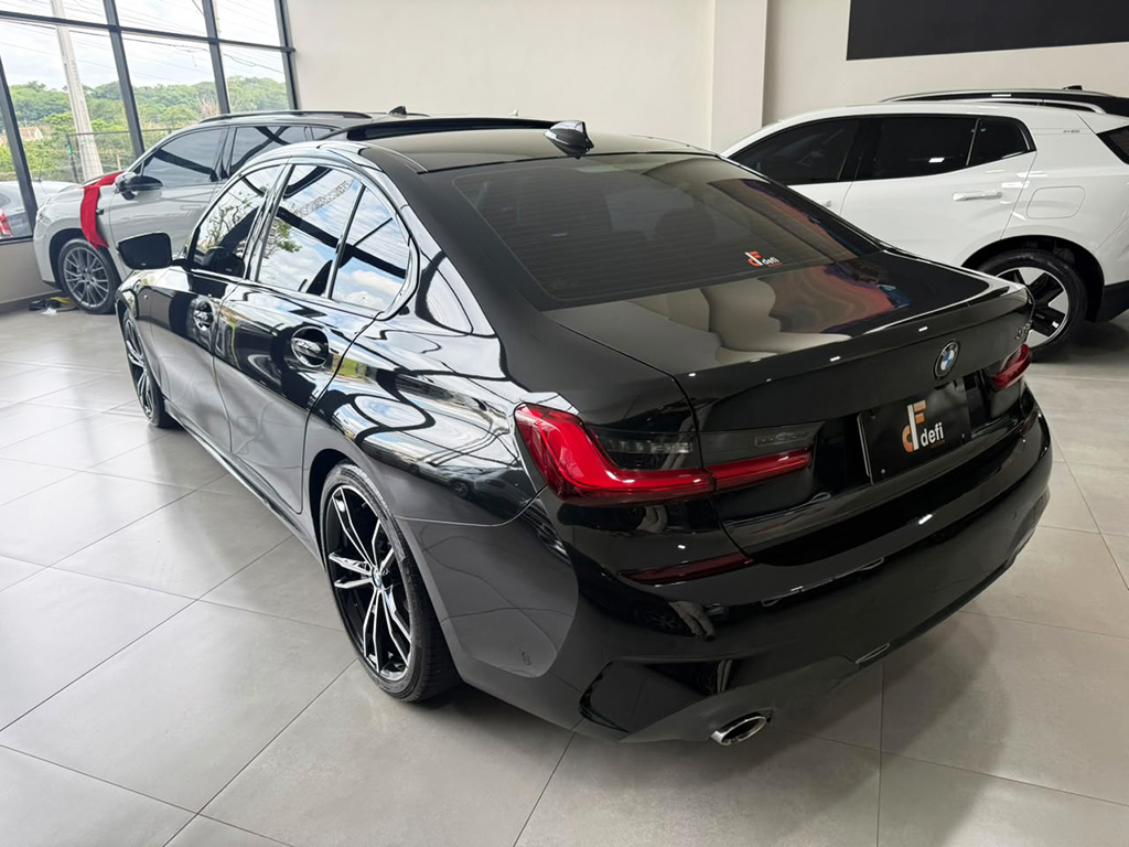 BMW 320i