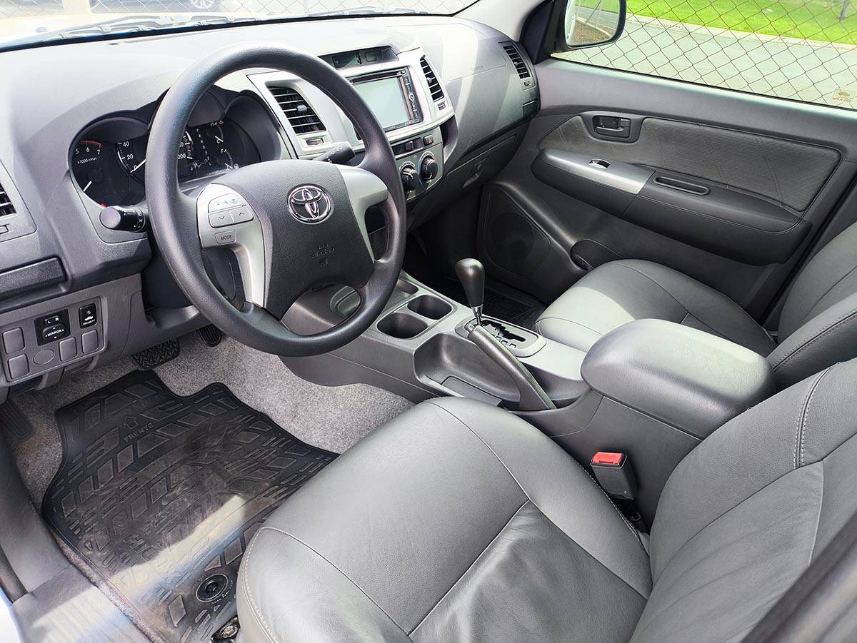 TOYOTA HILUX