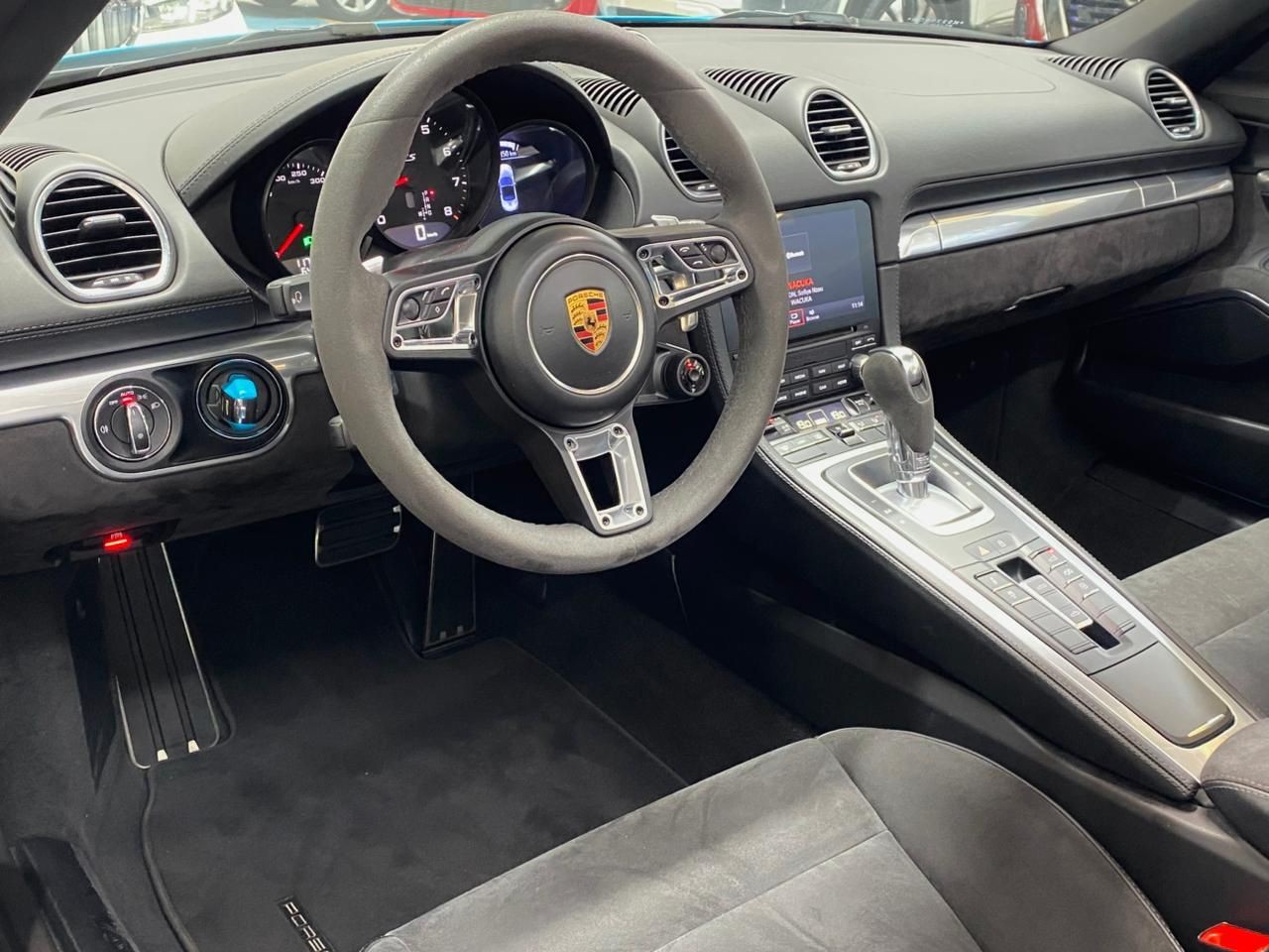PORSCHE 718