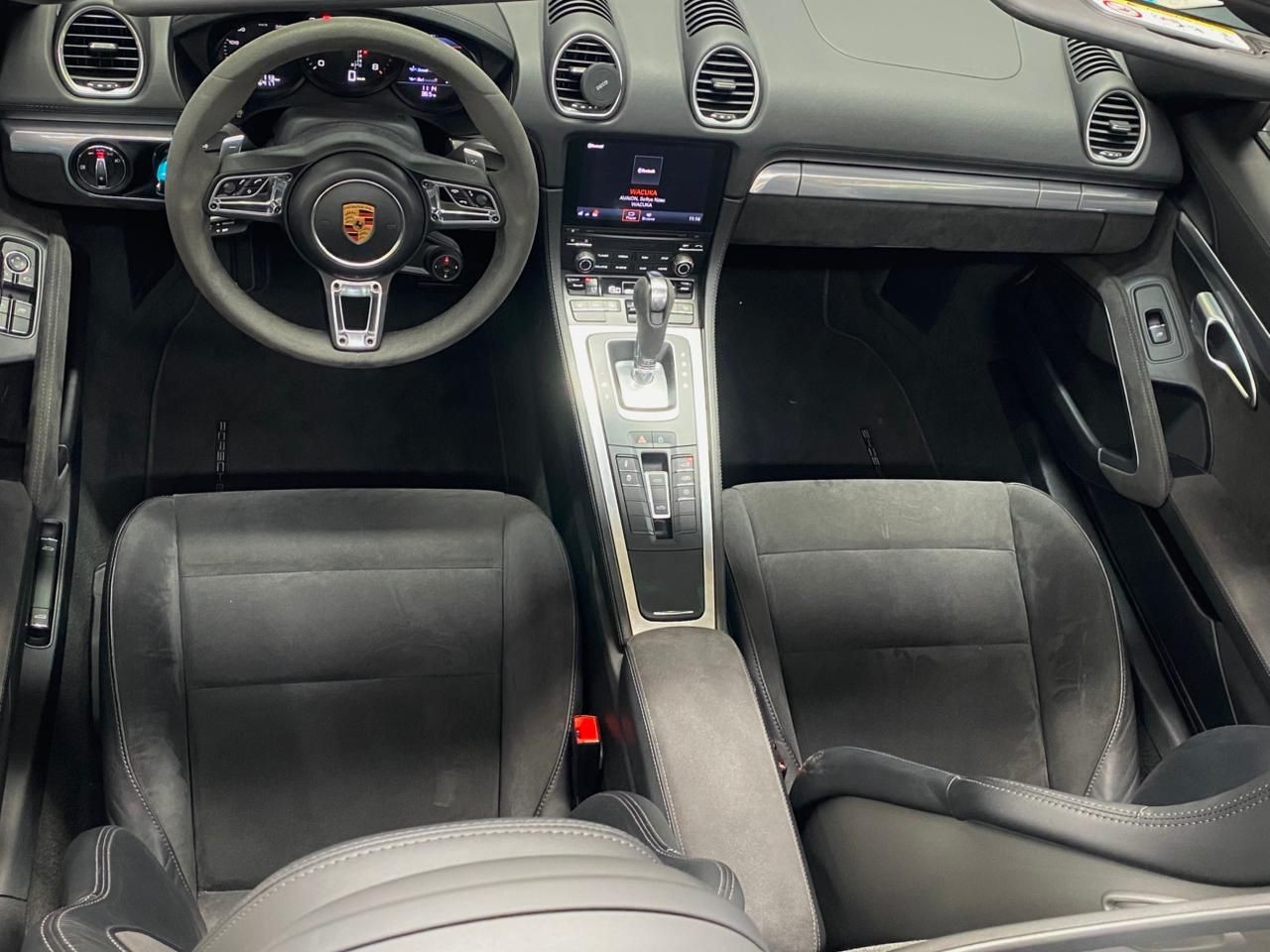 PORSCHE 718