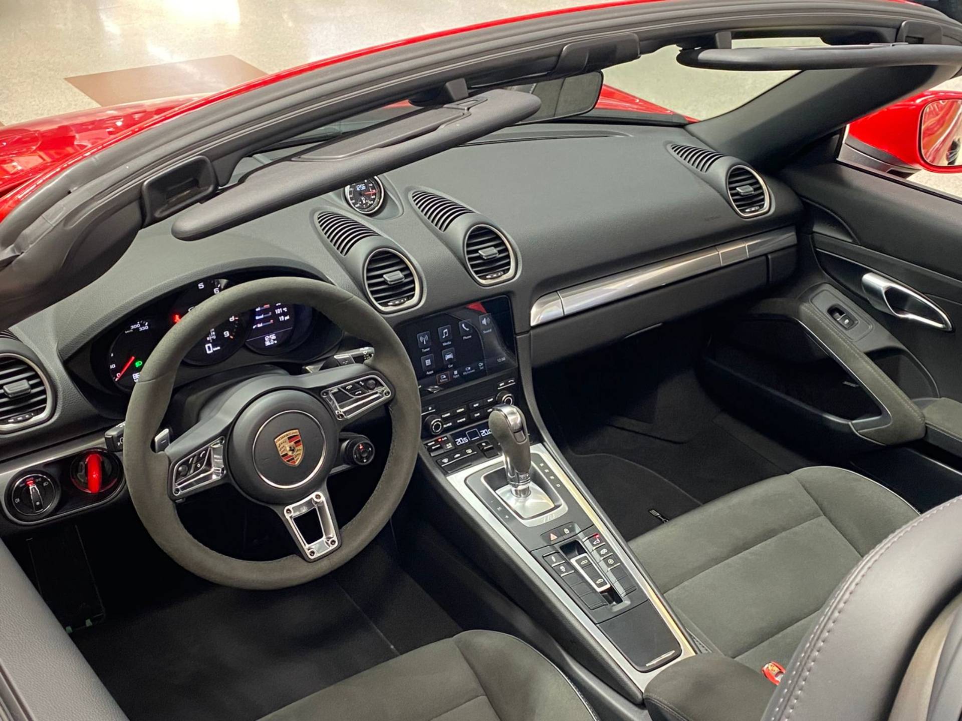PORSCHE 718