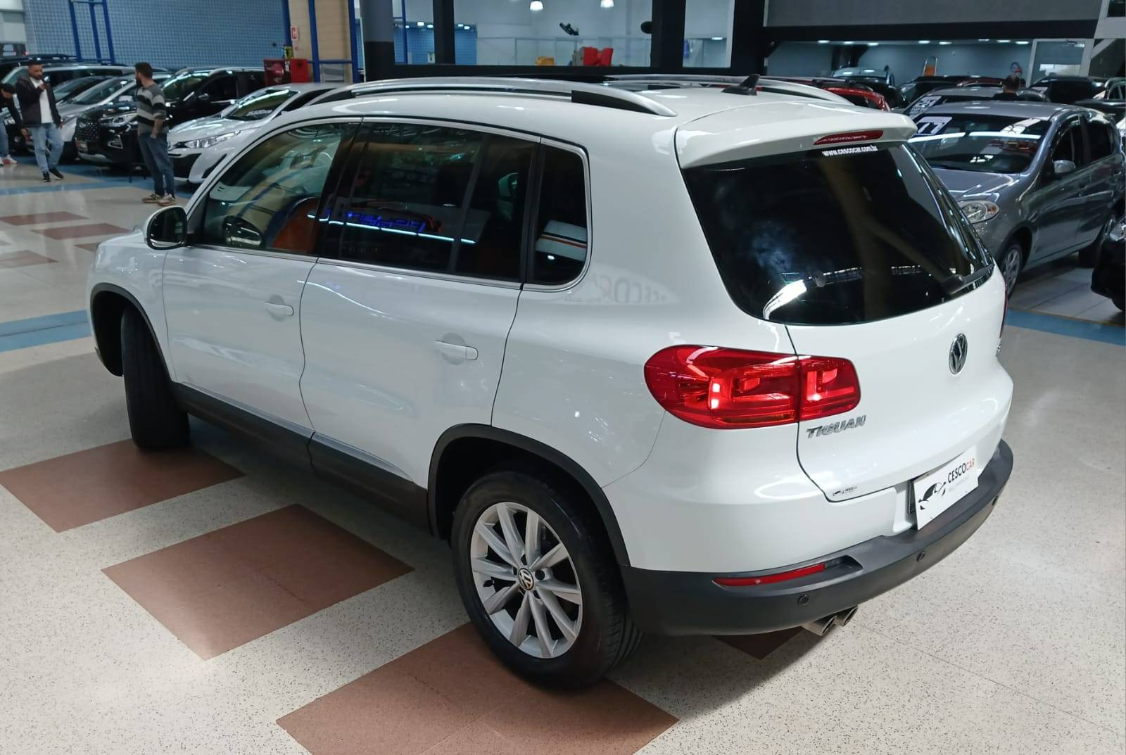 VOLKSWAGEN TIGUAN