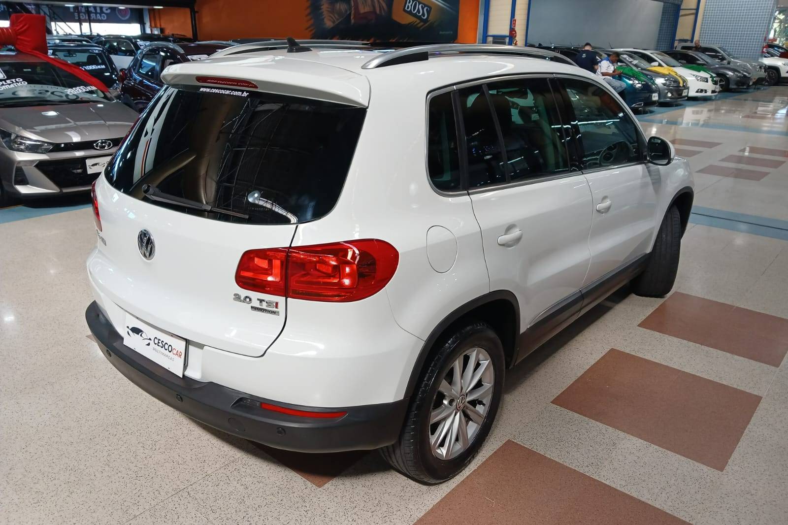 VOLKSWAGEN TIGUAN
