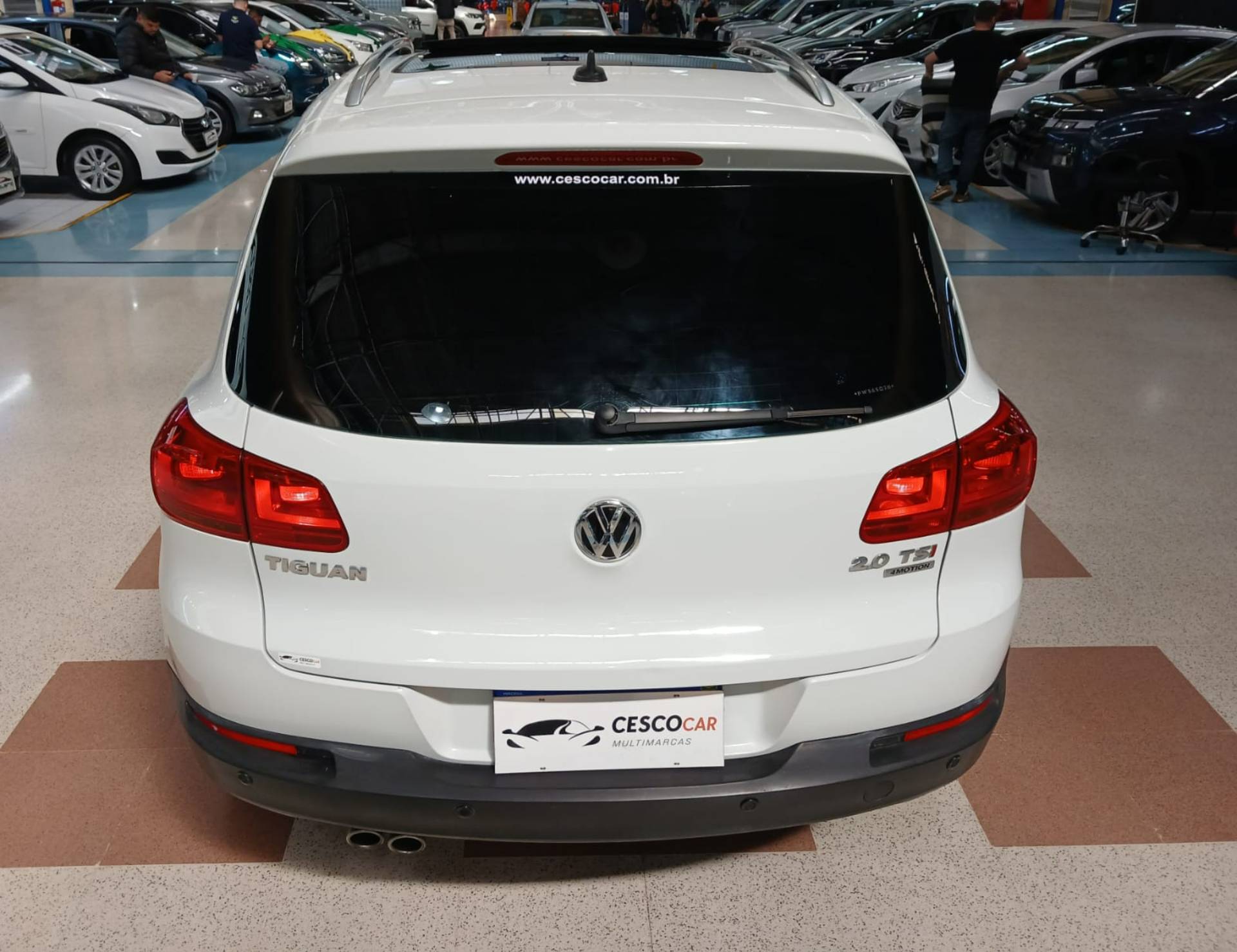 VOLKSWAGEN TIGUAN
