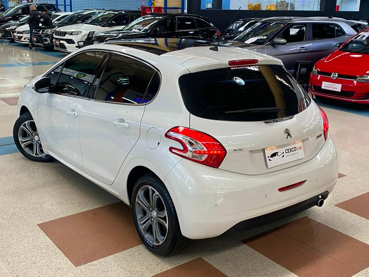 PEUGEOT 208