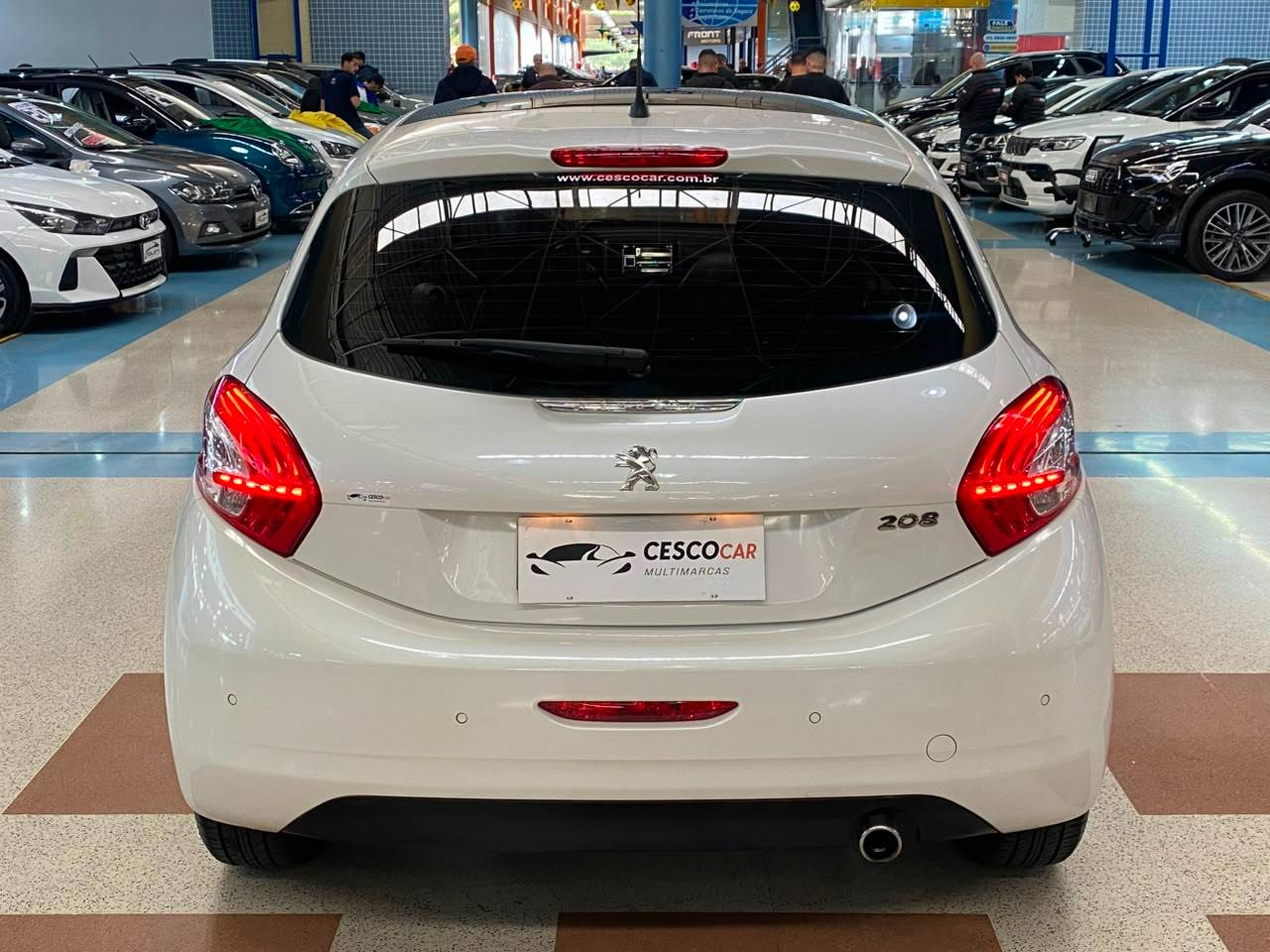 PEUGEOT 208