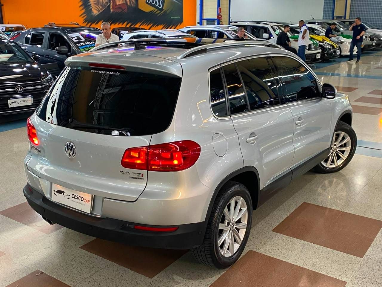 VOLKSWAGEN TIGUAN