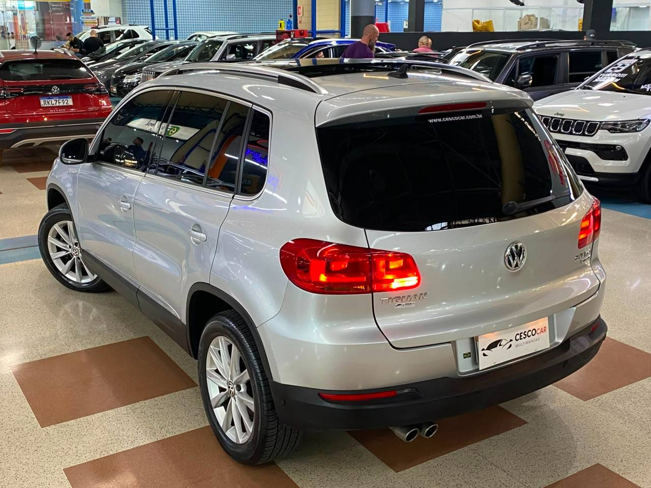 VOLKSWAGEN TIGUAN
