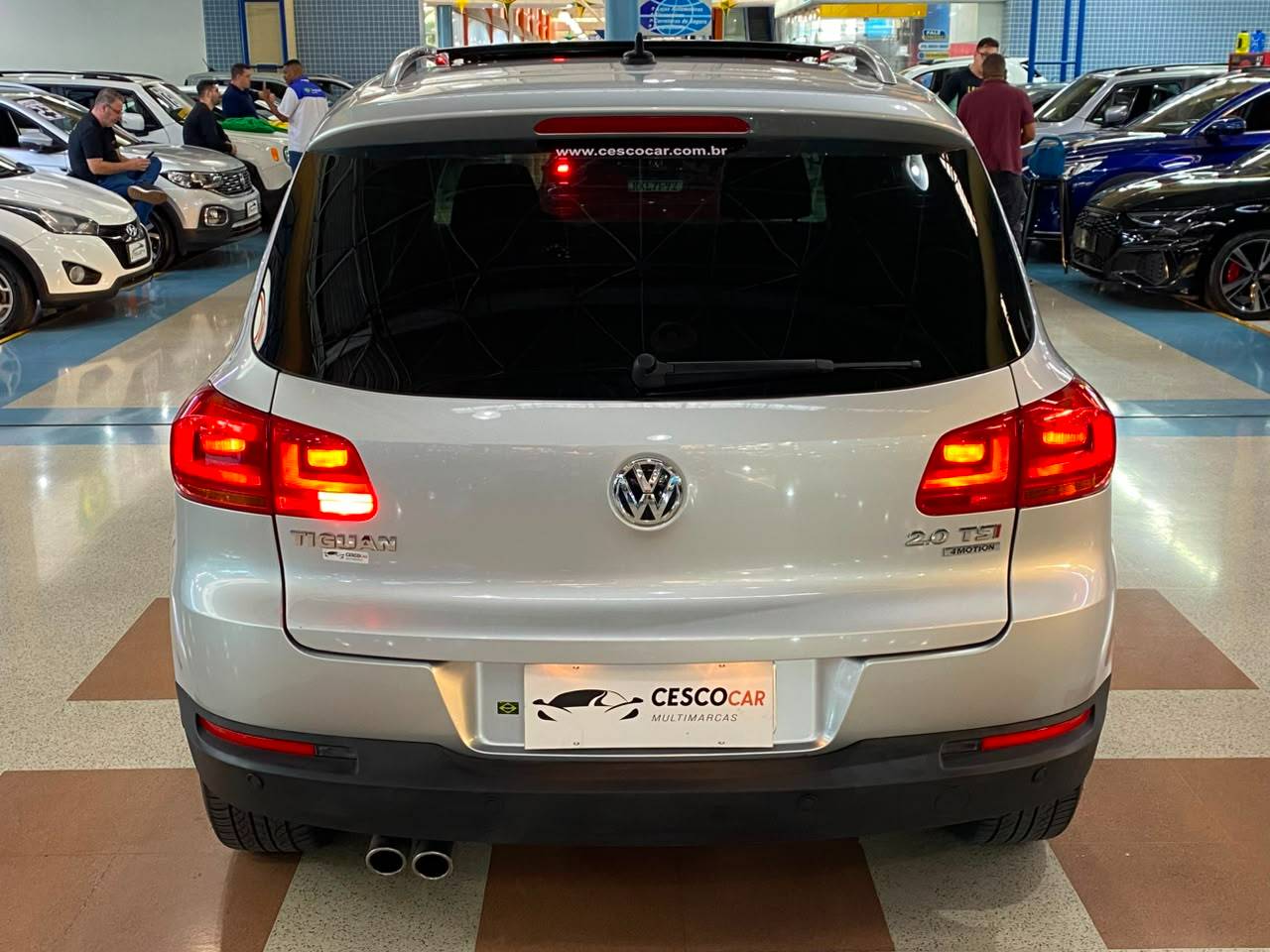 VOLKSWAGEN TIGUAN