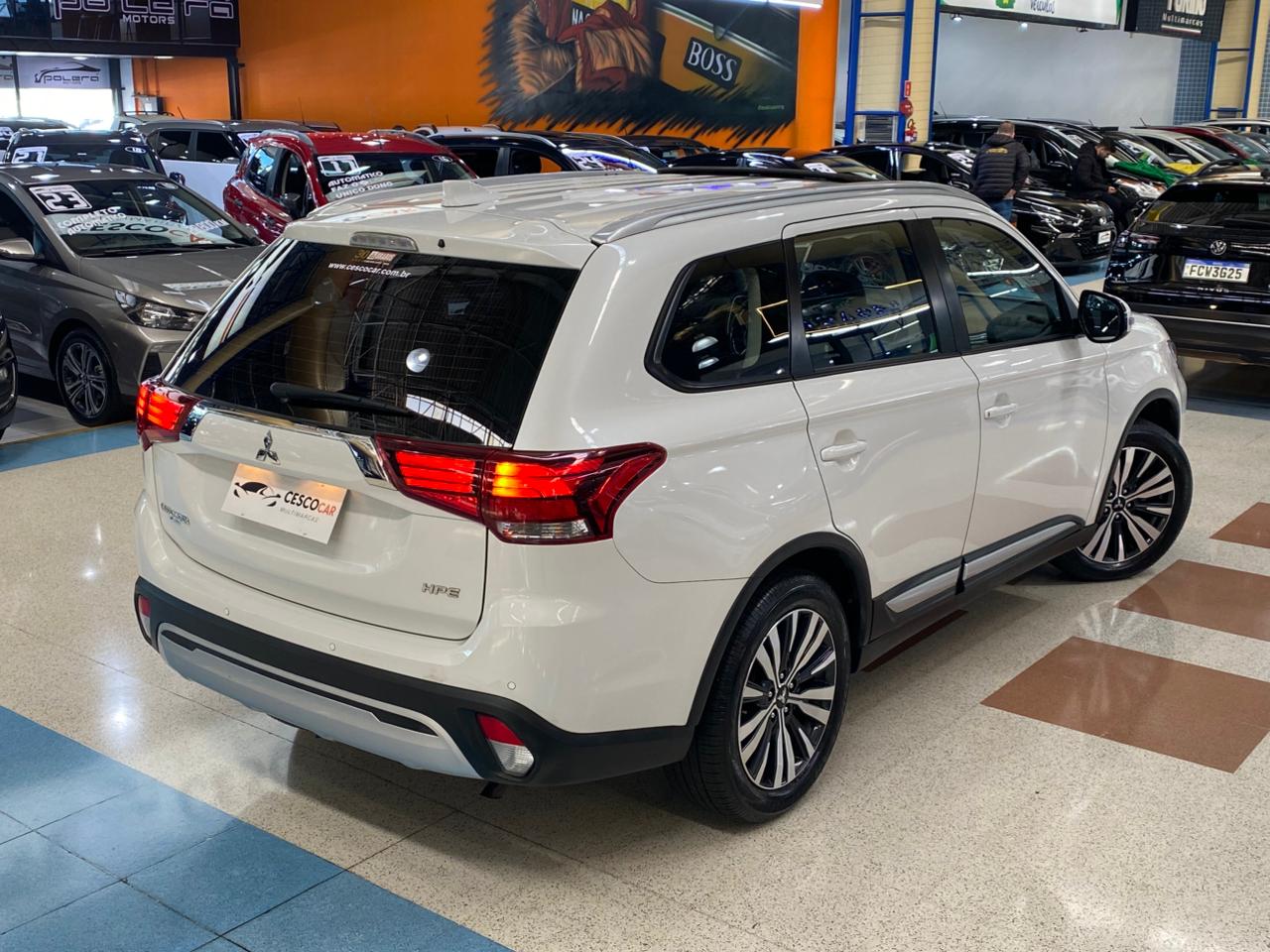 MITSUBISHI OUTLANDER