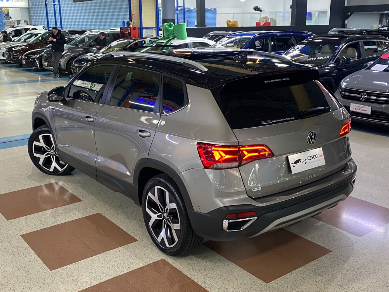 VOLKSWAGEN TAOS