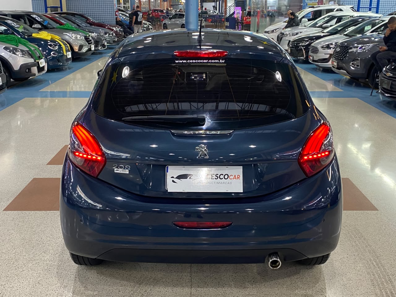 PEUGEOT 208