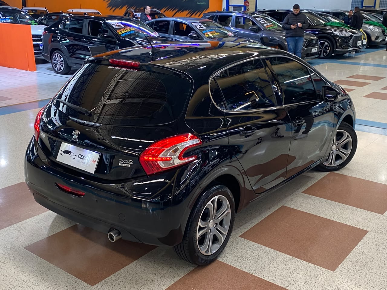 PEUGEOT 208