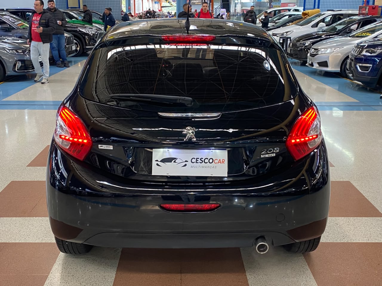 PEUGEOT 208