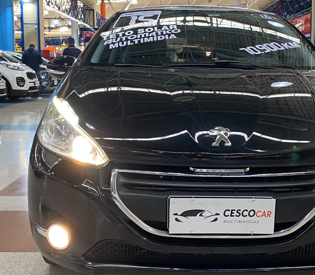 PEUGEOT 208