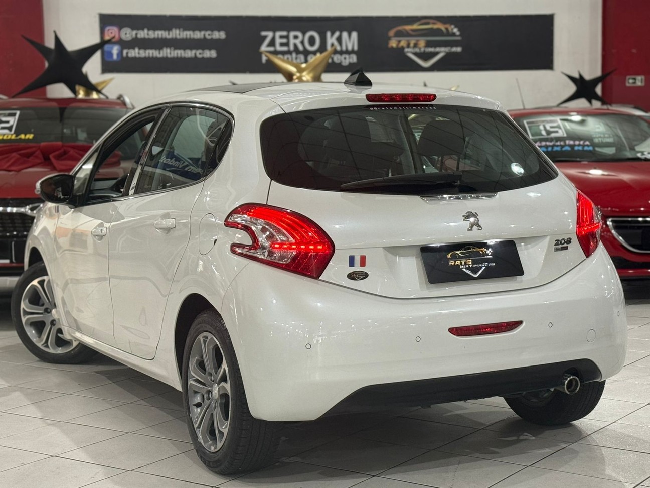 PEUGEOT 208