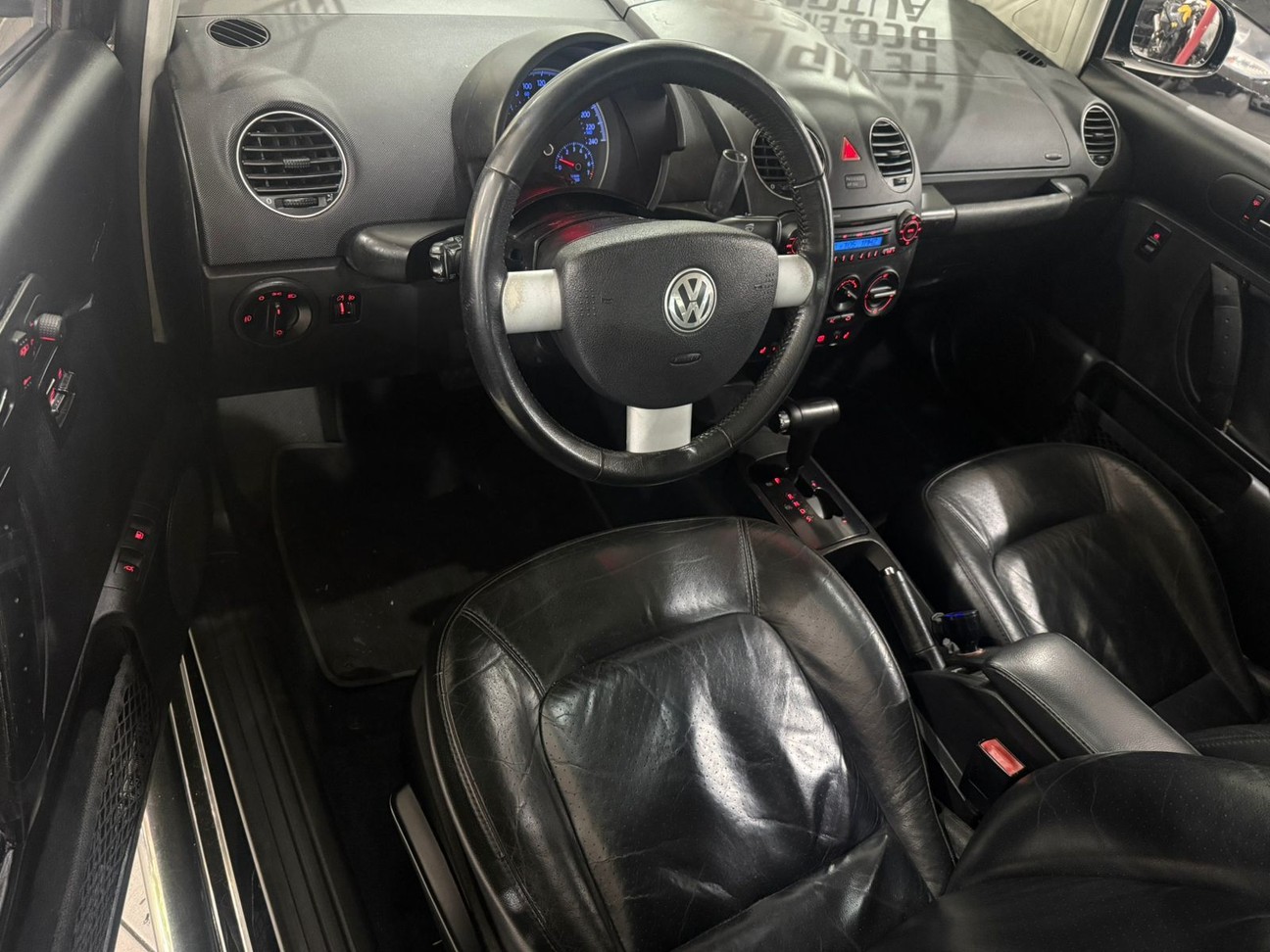 VOLKSWAGEN NEW BEETLE