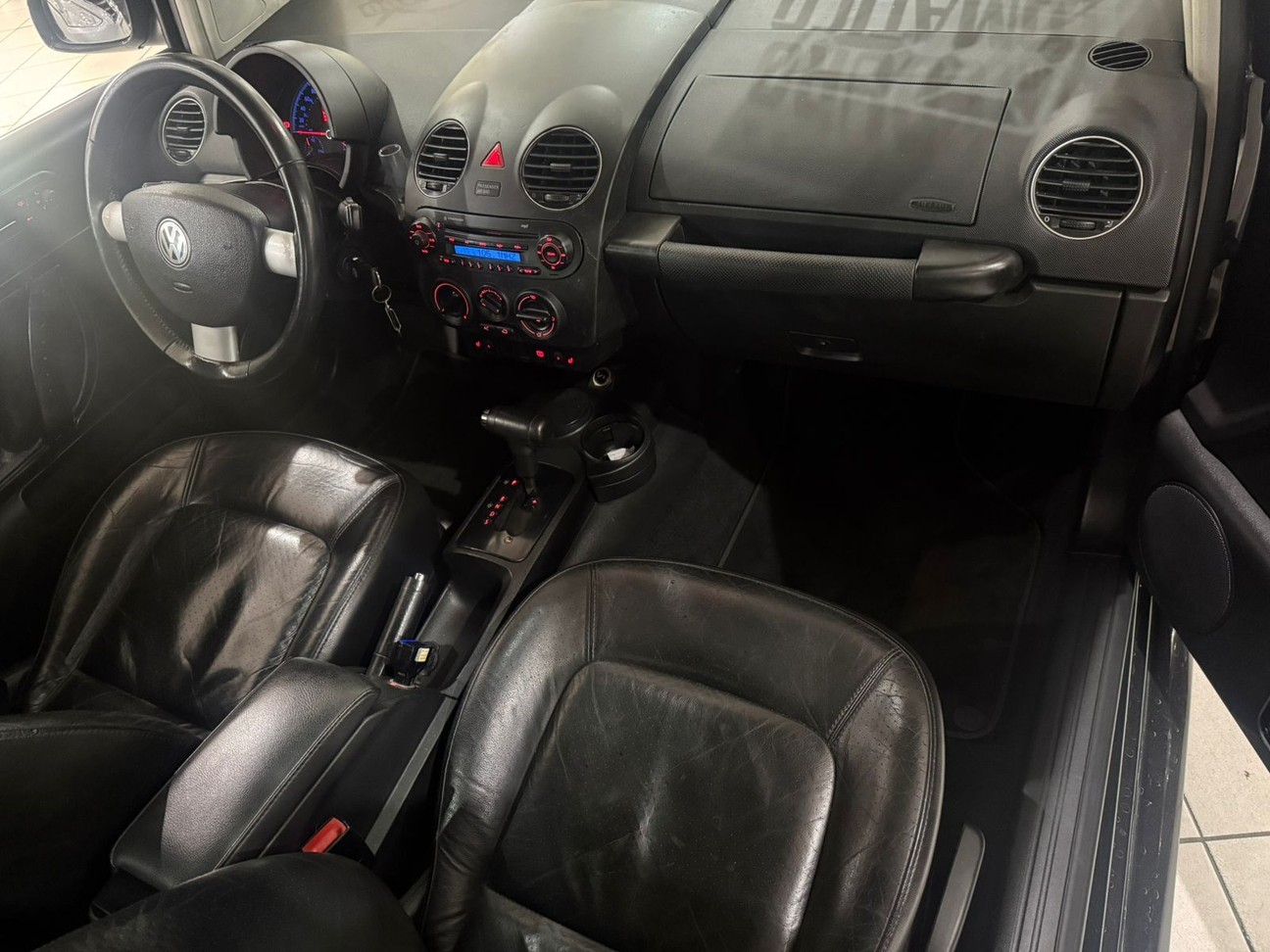 VOLKSWAGEN NEW BEETLE