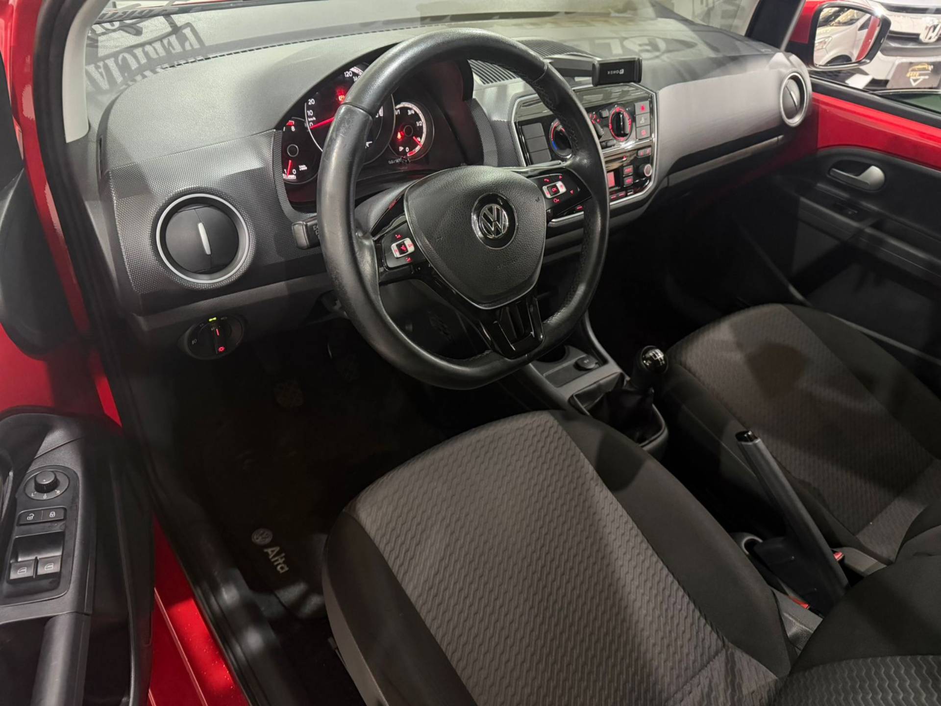 VOLKSWAGEN UP