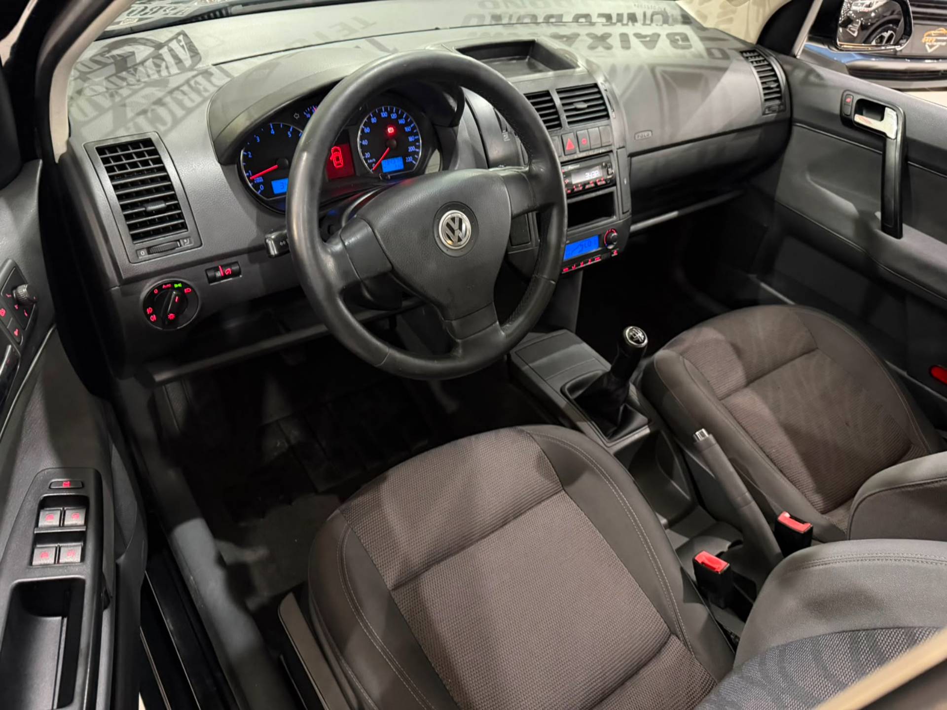 VOLKSWAGEN POLO
