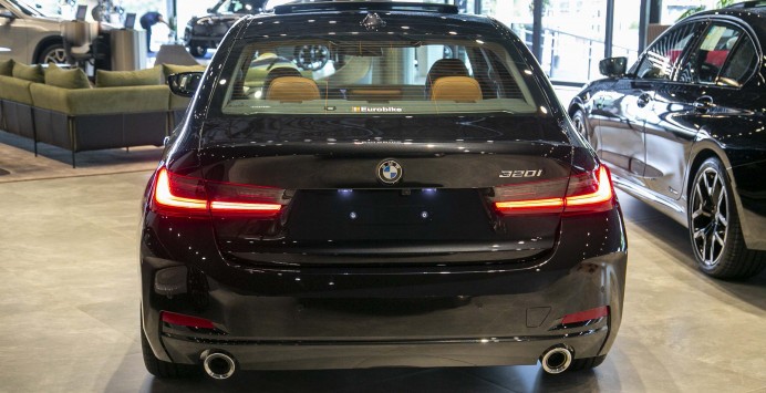 BMW 320i