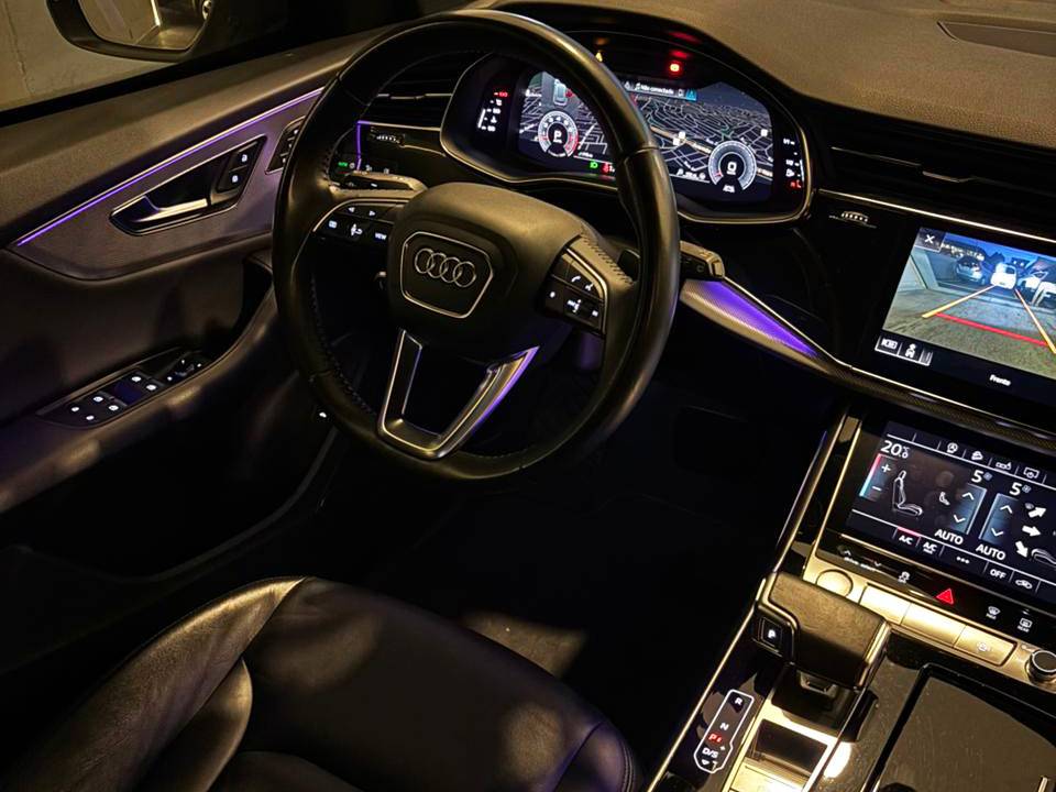 AUDI Q8